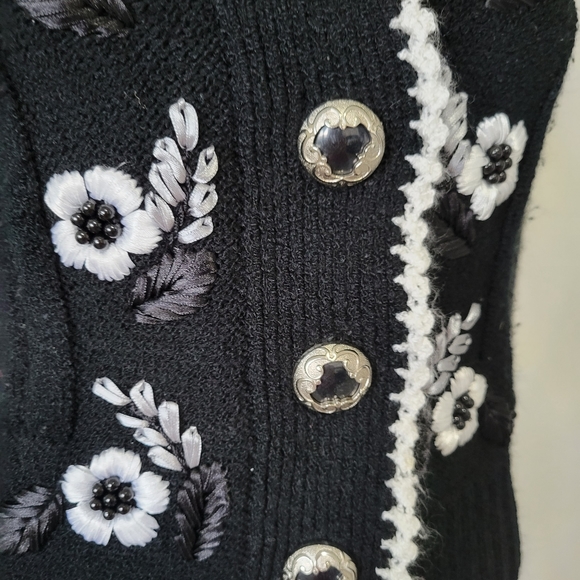 Beautiful Sweaters - Picture 6 of 13